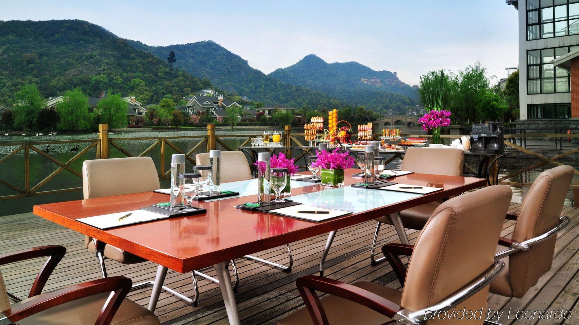 Crowne Plaza Hangzhou Xanadu Resort Bagian luar foto