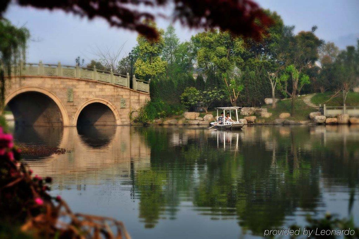 Crowne Plaza Hangzhou Xanadu Resort Bagian luar foto
