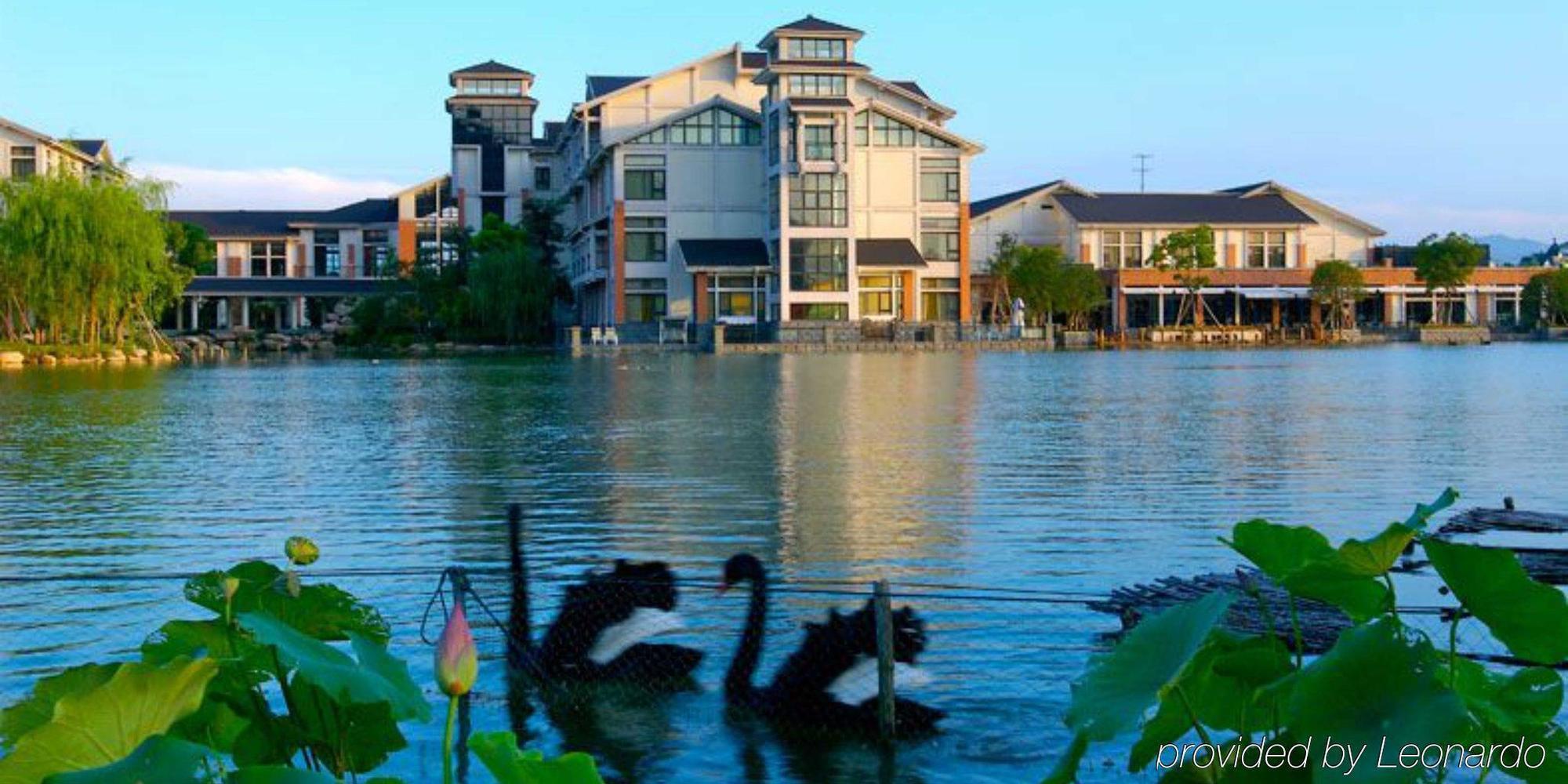 Crowne Plaza Hangzhou Xanadu Resort Bagian luar foto